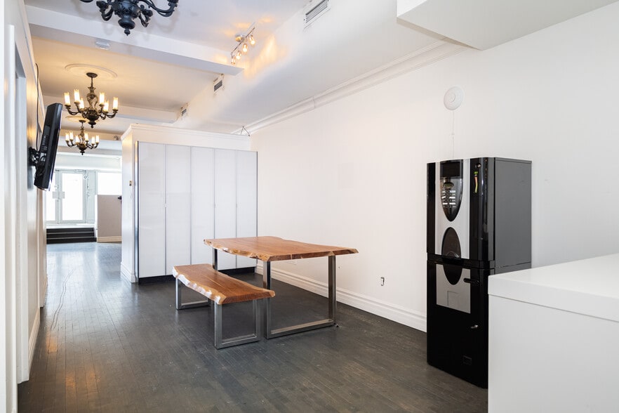 More Photos Of 1583 Rue Saint-Hubert, Montréal Medical For Sale