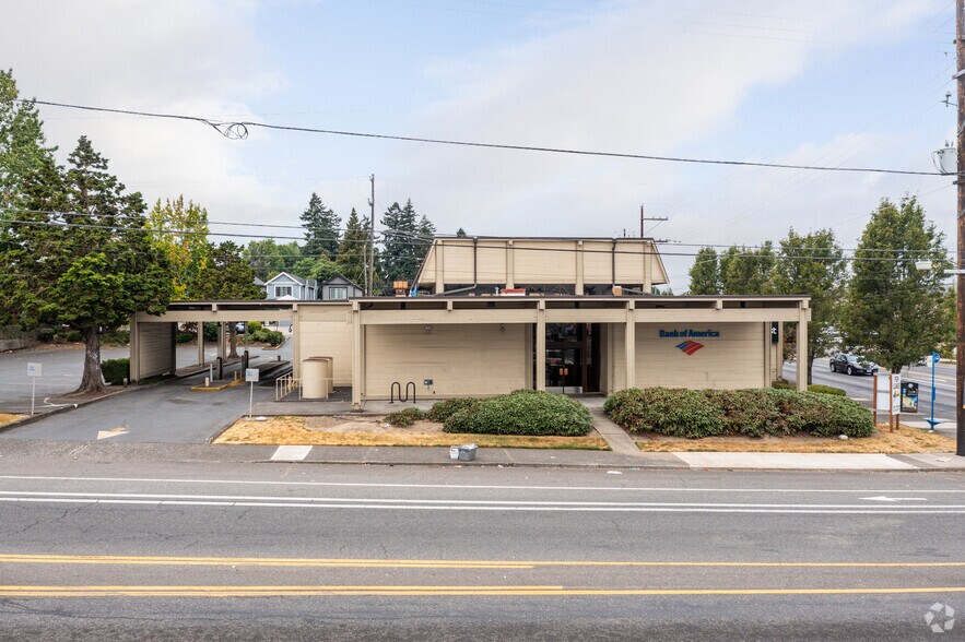 More Photos Of 10120 NE Sandy Blvd, Portland Bank For Lease