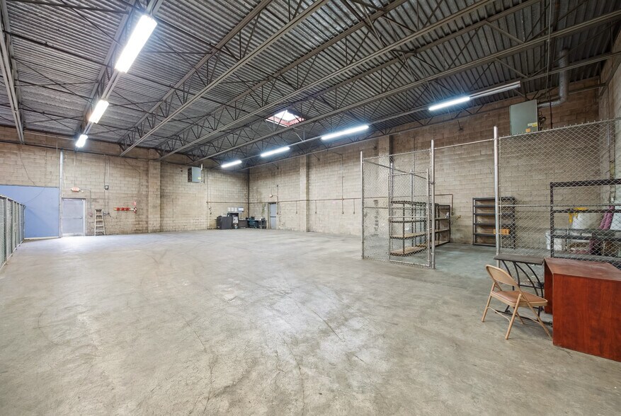 More Photos Of 254 Henry St, Inwood Warehouse For Sale