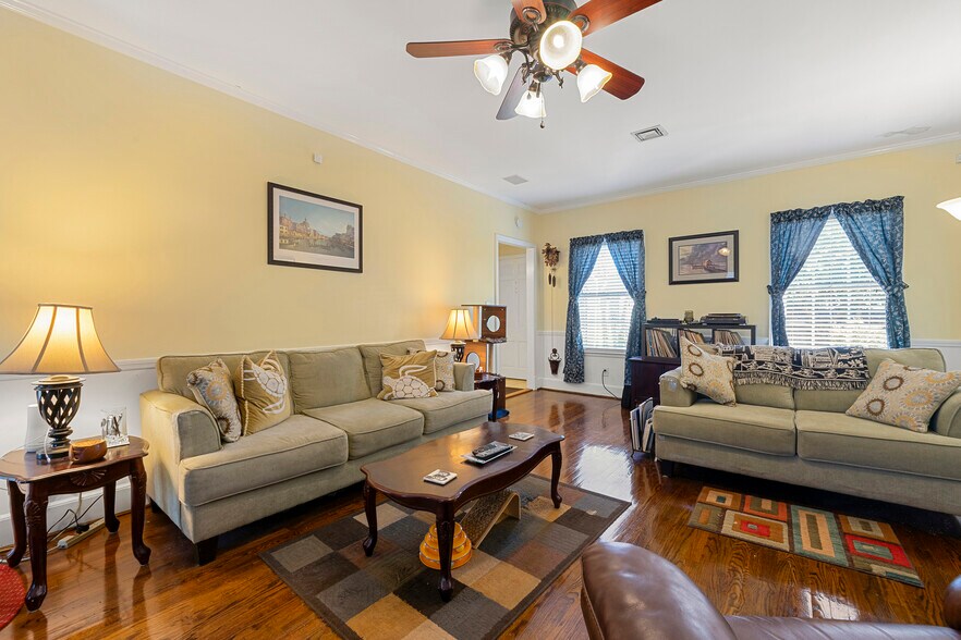 More Photos Of 132 E College St, Griffin Hospitality For Sale