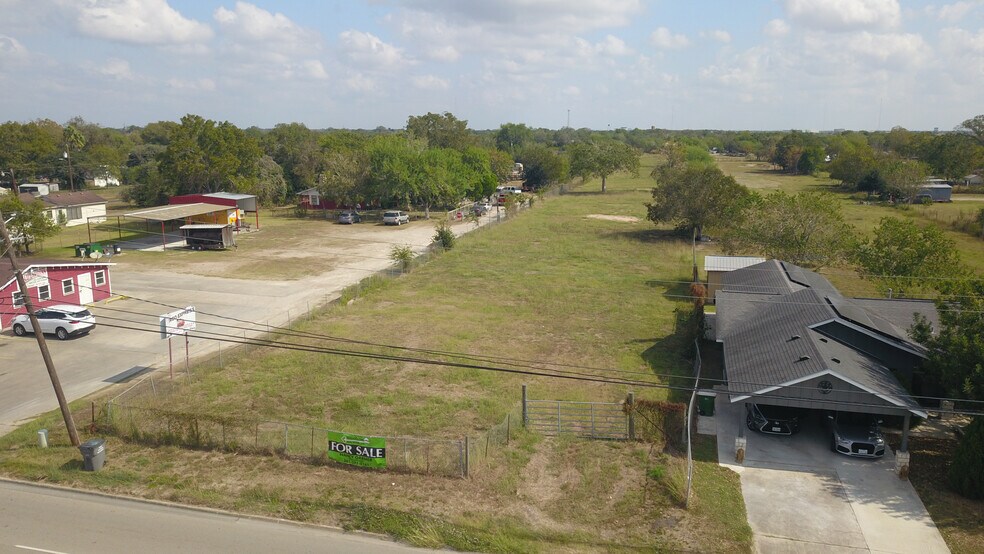 More Photos Of 2808-2900 S Laurent St, Victoria Land For Sale