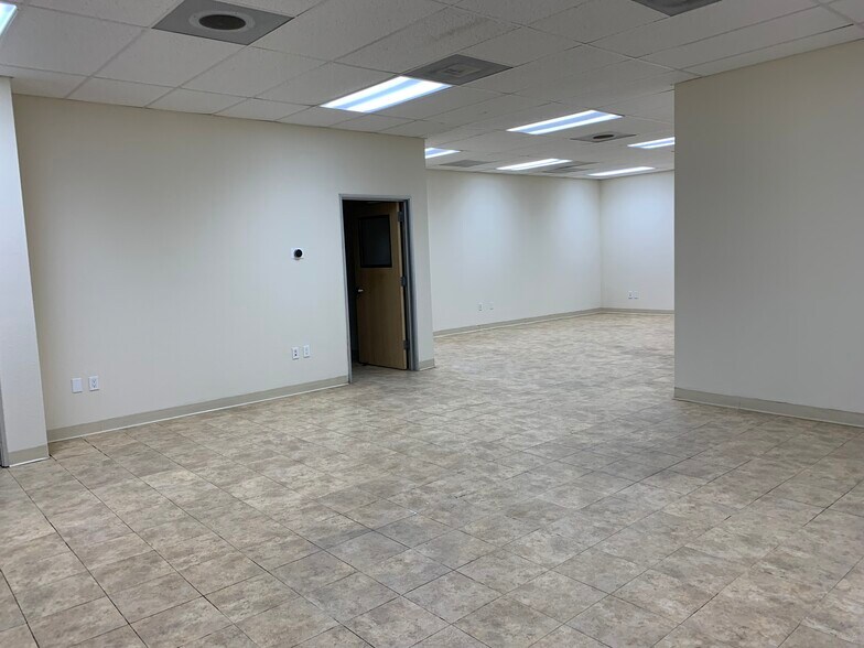 More Photos Of 15044-15054 Keswick St, Van Nuys Warehouse For Lease