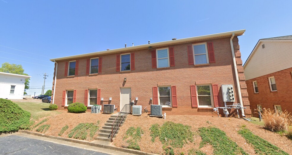 More Photos Of 2440 Sandy Plains Rd, Marietta Office For Sale