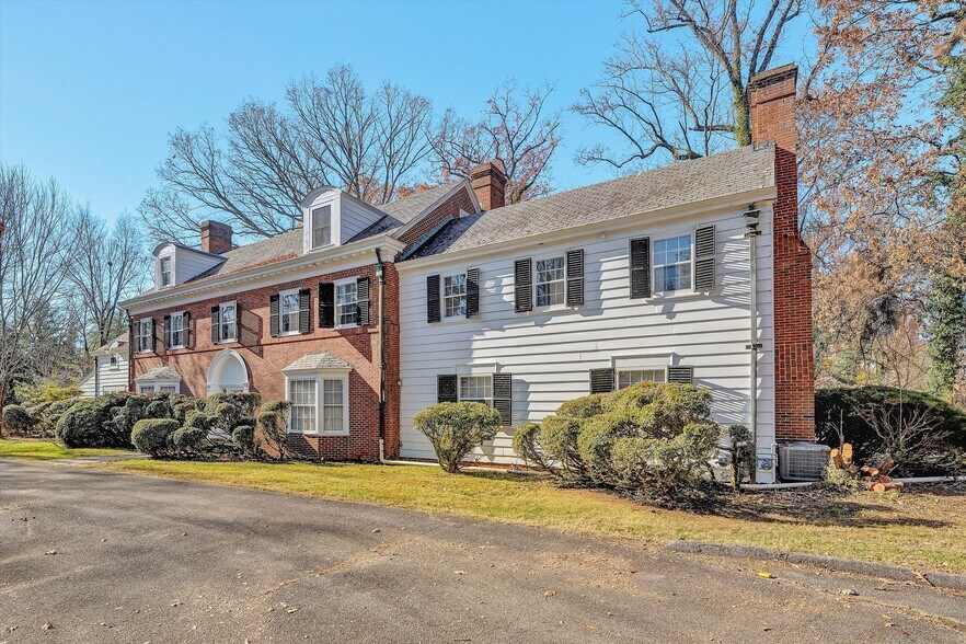 More Photos Of 934 Commander Dr, Roanoke Specialty For Sale