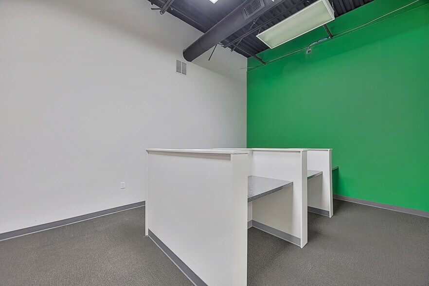 More Photos Of 1035 Vandercar Dr, Florence General Retail For Lease