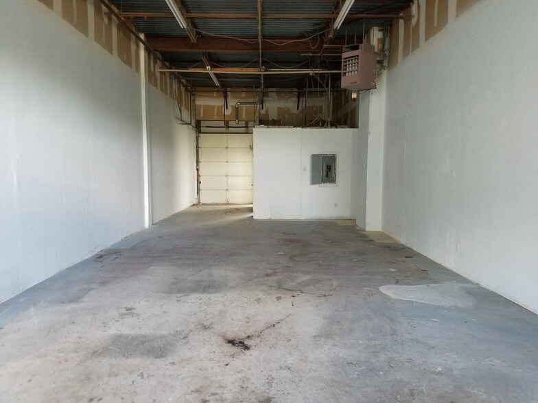 More Photos Of 18775 N Frederick Rd, Gaithersburg Warehouse For Lease