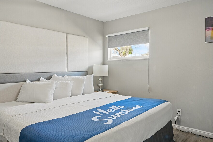 More Photos Of 91 E Main St, Bicknell Hotel For Sale