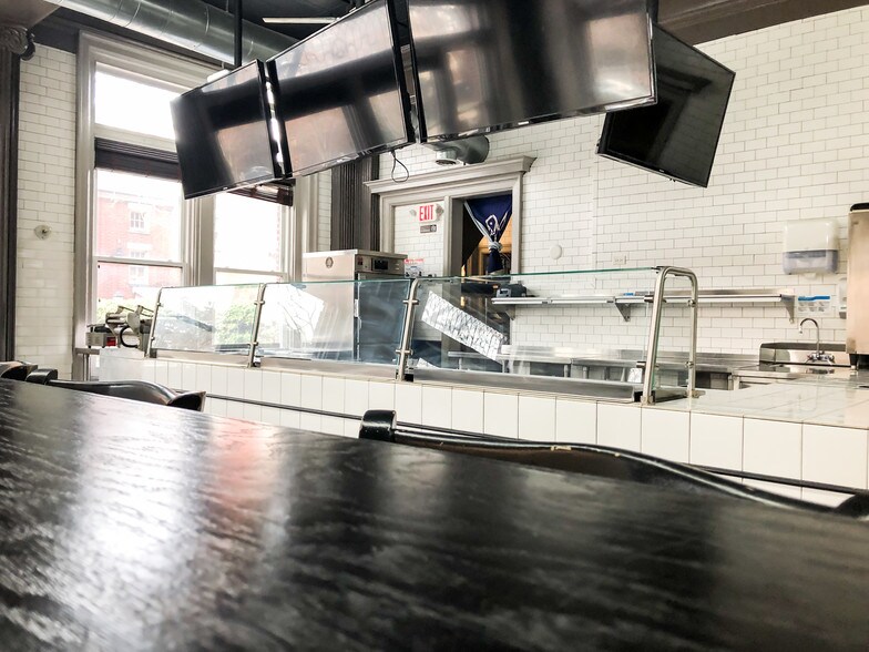 More Photos Of 900 W Franklin St, Richmond Apartments For Lease