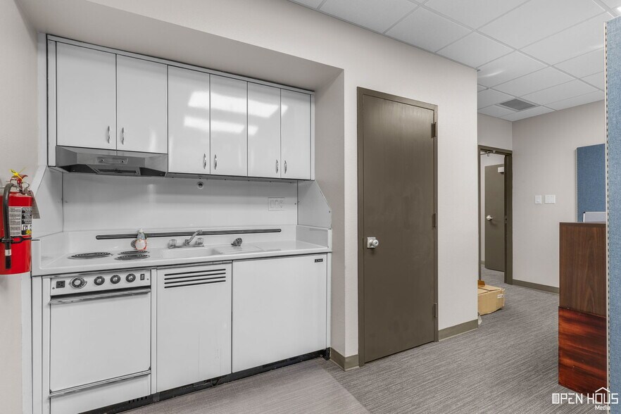 More Photos Of 915 9th St, Wichita Falls Office For Sale