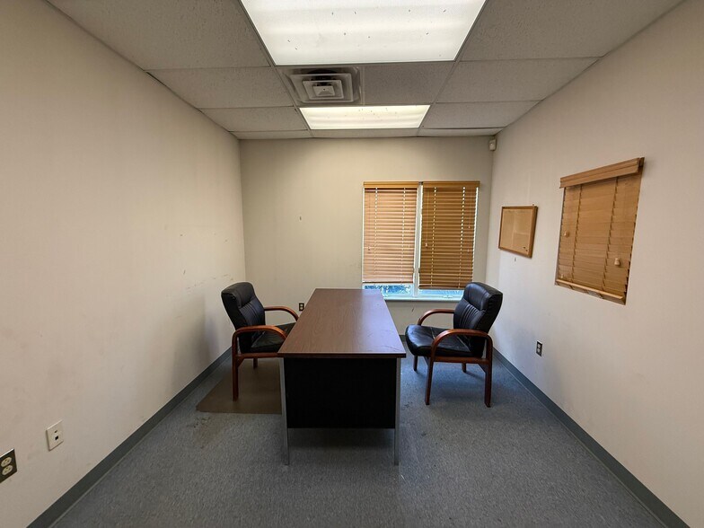 More Photos Of 2101 E State St, Hamilton Warehouse For Lease