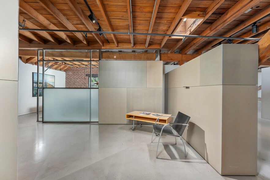 More Photos Of 1217-1221 18th St, Sacramento Storefront Retail Office For Lease