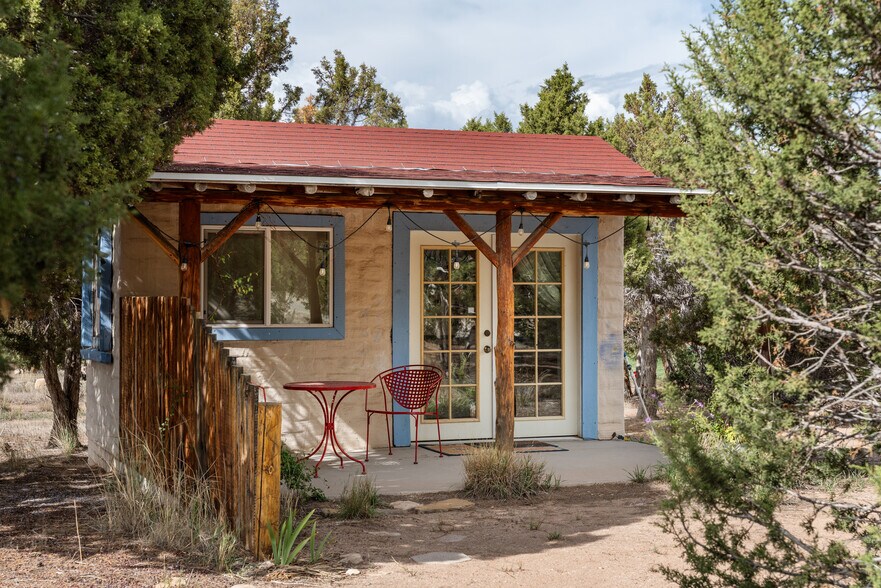 More Photos Of 11550 Pigeon Hollow Rd, Spring City Hotel For Sale