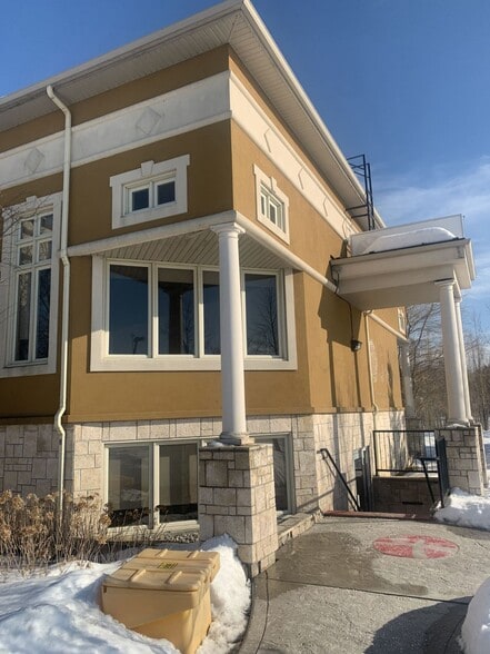 More Photos Of 5699-5700 Longshadow Rd, Manotick Unknown For Lease