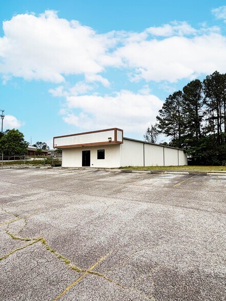 More Photos Of 706 McKnight Industrial Blvd, Augusta Light Manufacturing For Sale