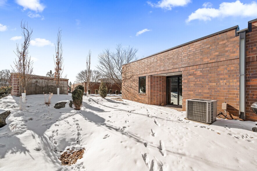 More Photos Of 4920-4934 Lincoln Dr, Edina Office For Sale