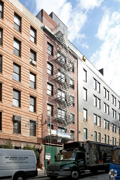 More Photos Of 419 W 13th St, New York Office For Lease