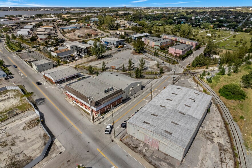 More Photos Of 715 25th St, West Palm Beach Service For Lease