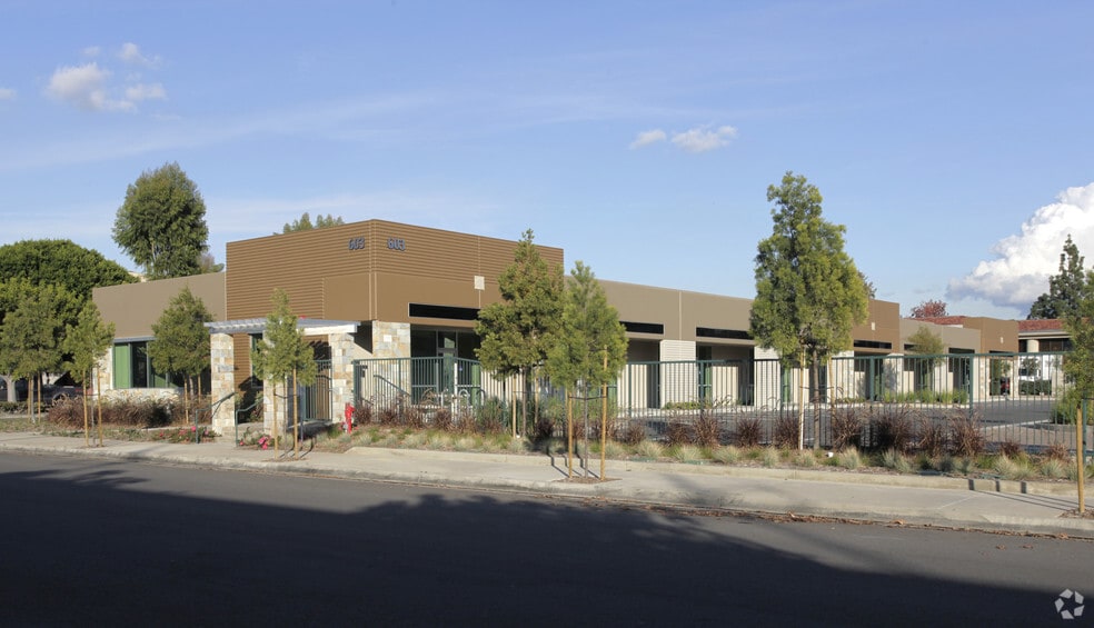More Photos Of 603 N Parkcenter Dr, Santa Ana Unknown For Lease
