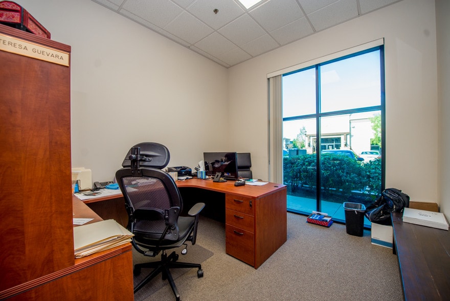 More Photos Of 537 Queensland Cir, Corona Loft Creative Space For Sale