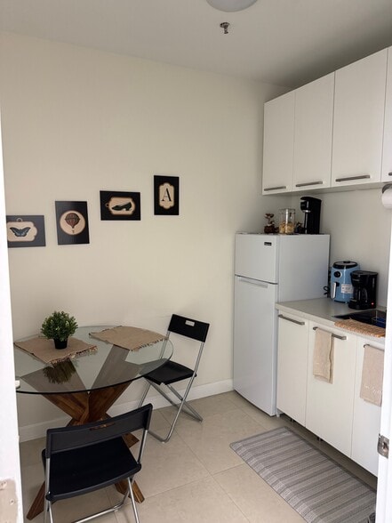 More Photos Of 1325 NW 98th Ct, Doral Warehouse For Sale