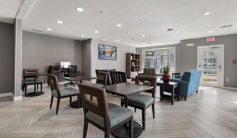 More Photos Of 1611 Airport Commerce Dr, Austin Hotel For Sale