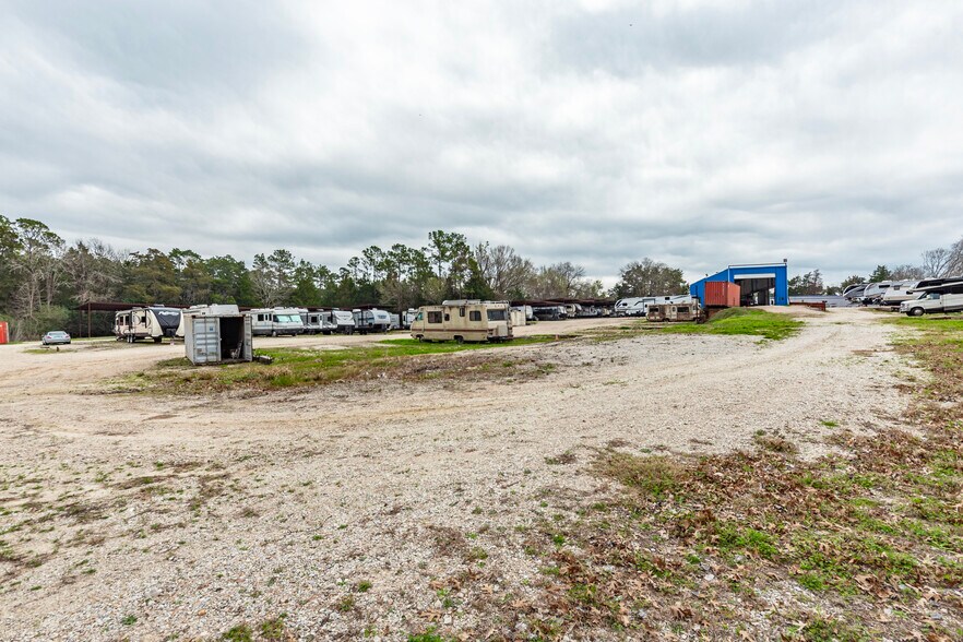 More Photos Of 11400 Thousand Trl, Willis Trailer Camper Park For Sale