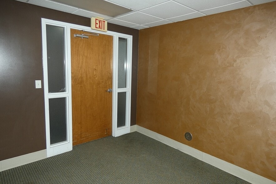 More Photos Of 1829 Maple Rd, Williamsville Medical For Lease
