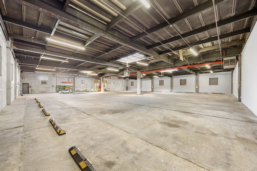 More Photos Of 1821 Steinway Pl, Astoria Warehouse For Lease