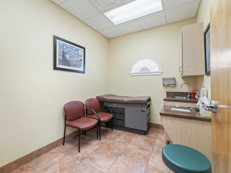 More Photos Of 1414 E Main St, Leesburg Medical For Lease