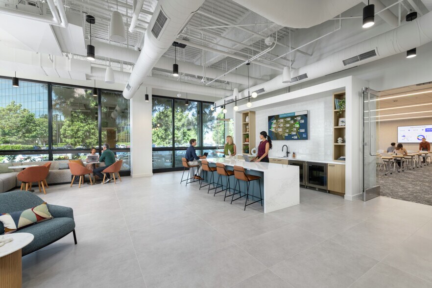 More Photos Of 675 Anton Blvd, Costa Mesa Office For Lease