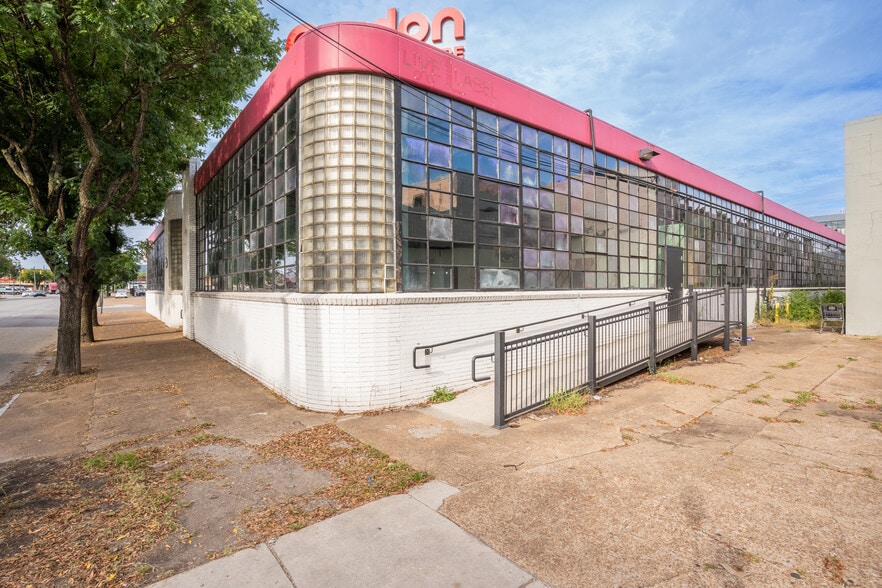 More Photos Of 1817 Broad St, Chattanooga General Retail For Lease