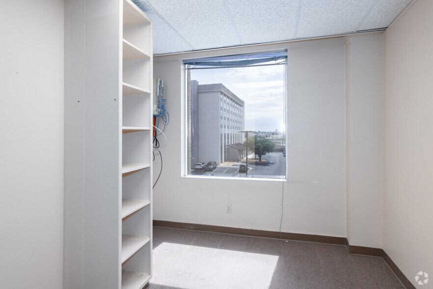 More Photos Of 6070 Gateway Blvd E, El Paso Office For Lease