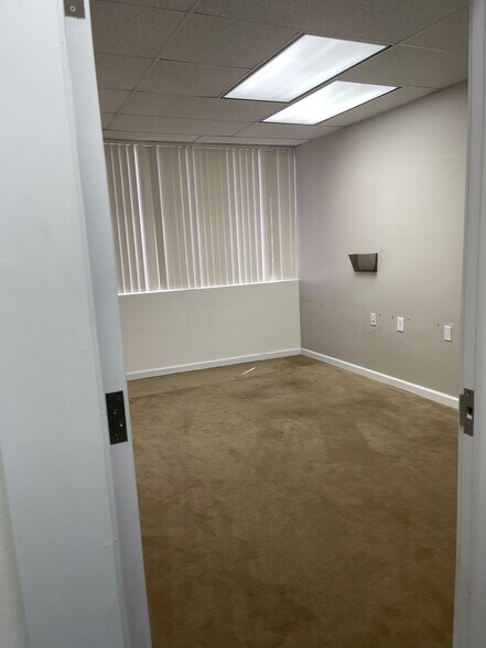 More Photos Of 18305 Biscayne Blvd, Aventura Office For Lease