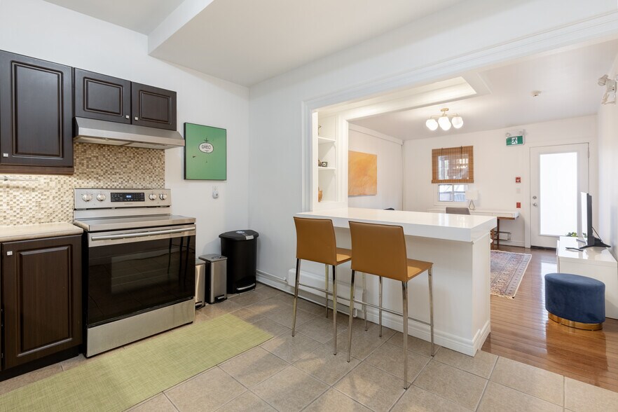 More Photos Of 872 College St, Toronto Storefront Retail Residential For Sale