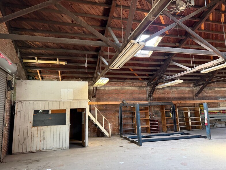 More Photos Of 319 S American St, Stockton Warehouse For Lease