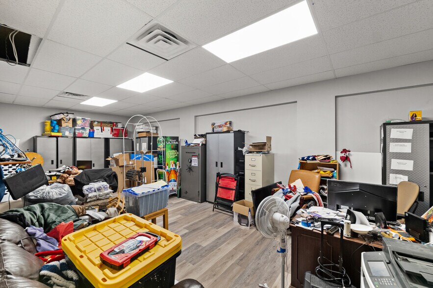 More Photos Of 2541 W Southcross Blvd, San Antonio General Retail For Lease