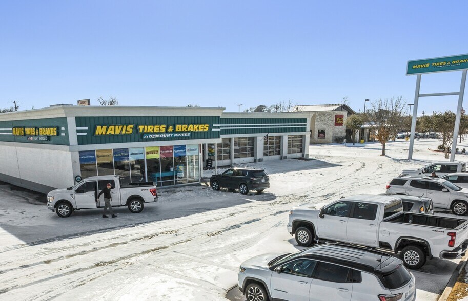 Primary Photo Of 521 W University Dr, Denton Auto Repair For Sale