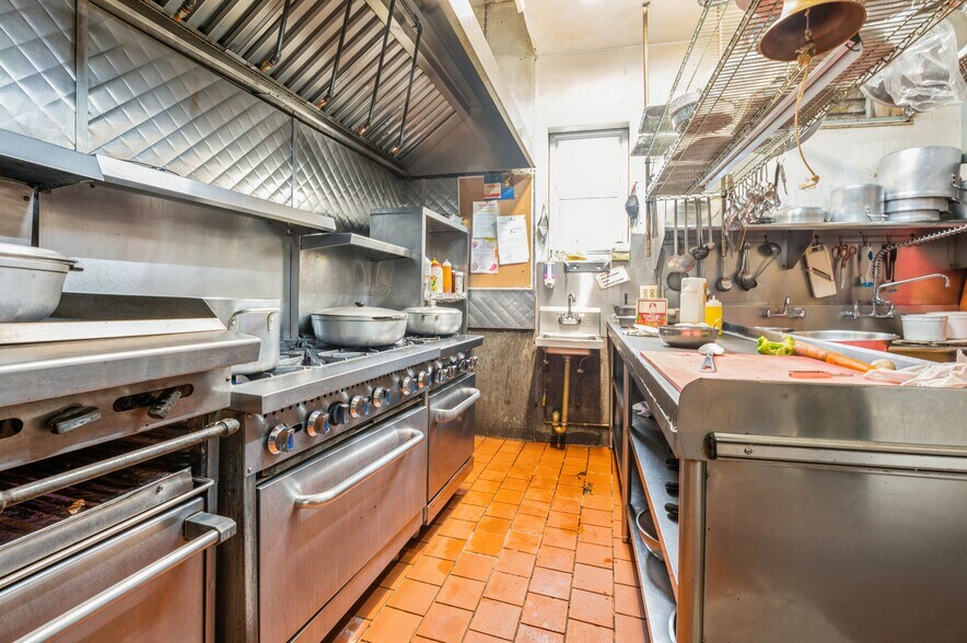 More Photos Of 9529 Sutphin Blvd, Jamaica Restaurant For Sale