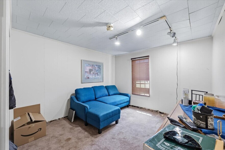 More Photos Of 402 W Moorestown Rd, Nazareth Medical For Sale
