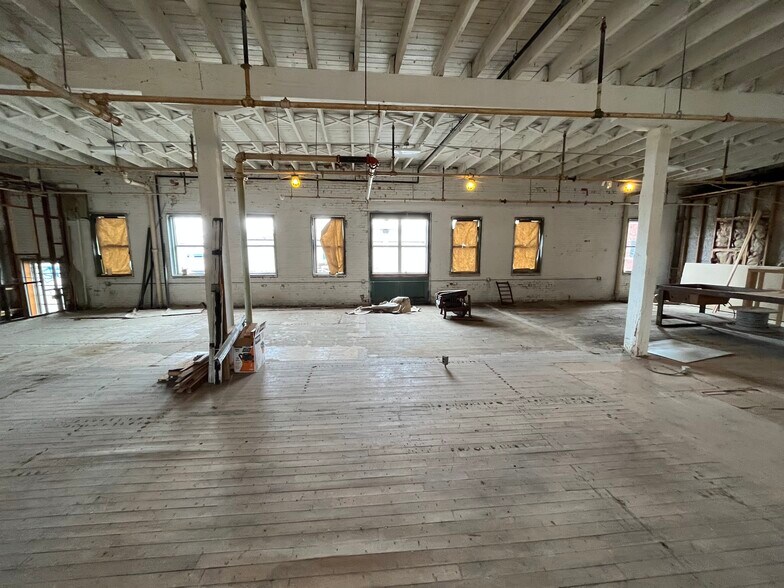 More Photos Of 233-241 W Park St, Providence Research And Development For Lease