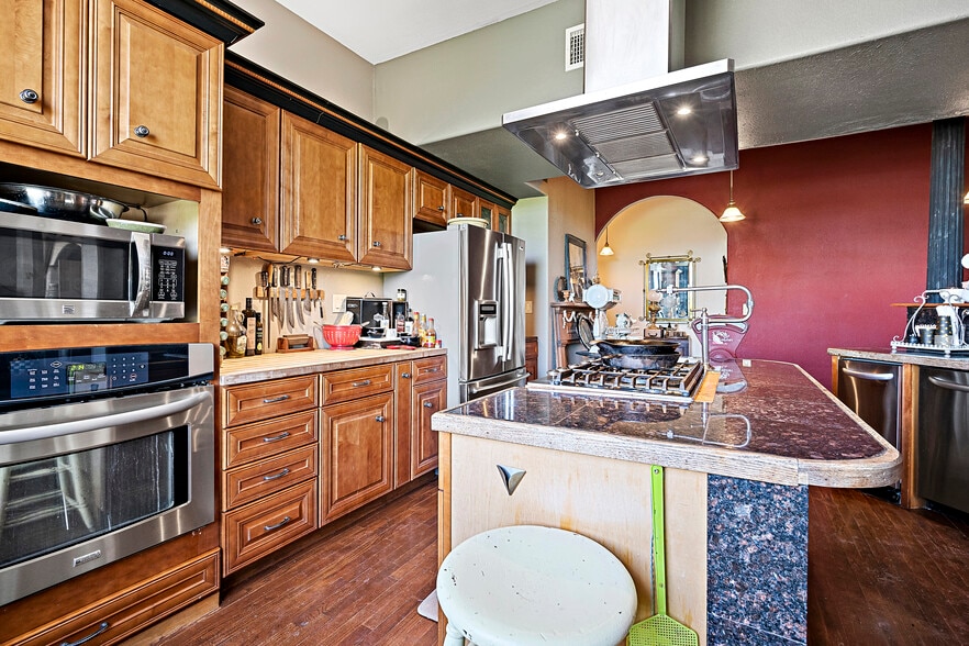 More Photos Of 103 S 6th St, Brownfield Restaurant For Sale