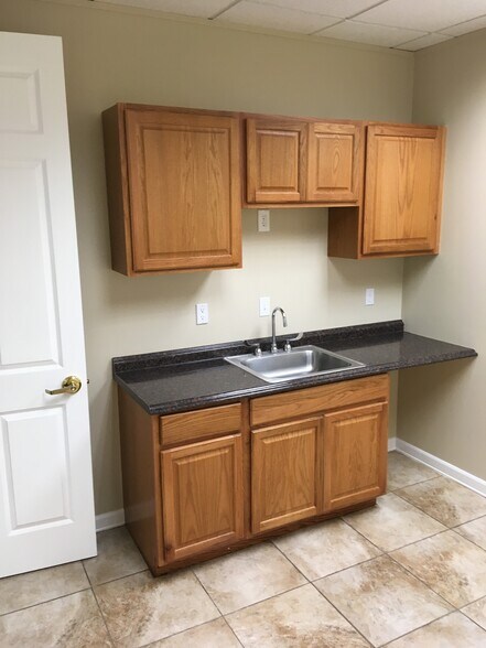 More Photos Of 830 S Mason Rd, Katy Medical For Sale