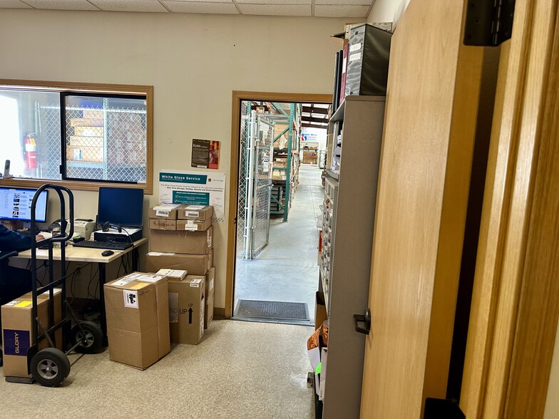 More Photos Of 96 S West Ave, Fresno Warehouse For Lease