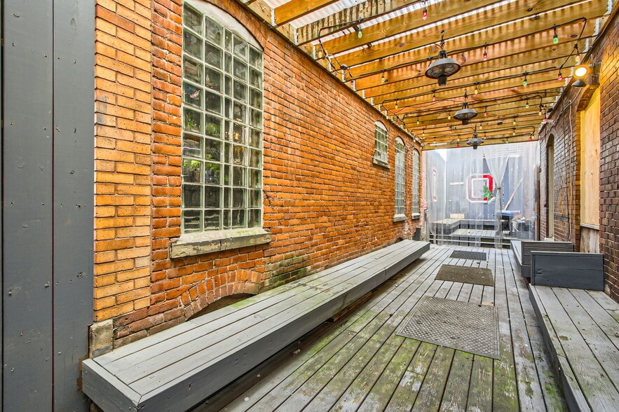 More Photos Of 132 E 5th Ave, Columbus Storefront Retail Residential For Lease