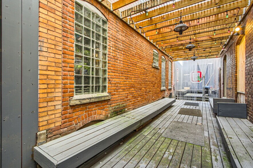 More Photos Of 132 E 5th Ave, Columbus Storefront Retail Residential For Sale