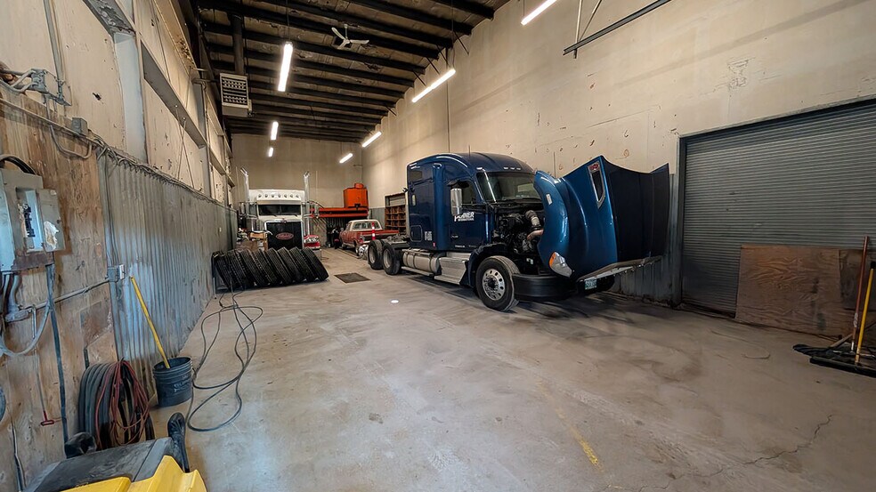 More Photos Of 165-203 Eagle Dr, Winnipeg Warehouse For Lease