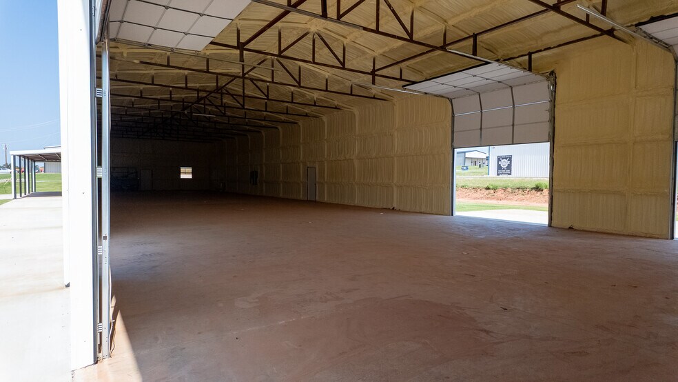 More Photos Of 11770 Black Sand Dr, Edmond Manufacturing For Sale