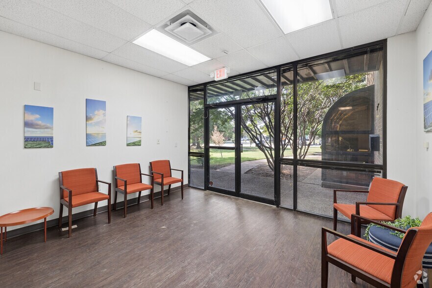 More Photos Of 801-815 Greenview Dr, Grand Prairie Unknown For Lease