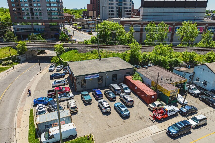 More Photos Of 21 Union St, Brampton Auto Repair For Sale