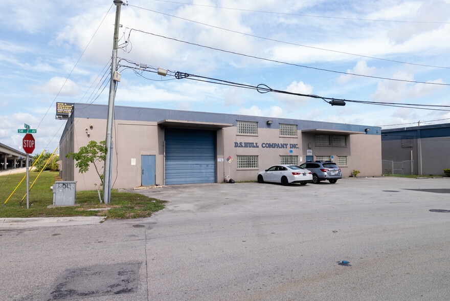 More Photos Of 3377 SW 2nd Ave, Fort Lauderdale Warehouse For Lease